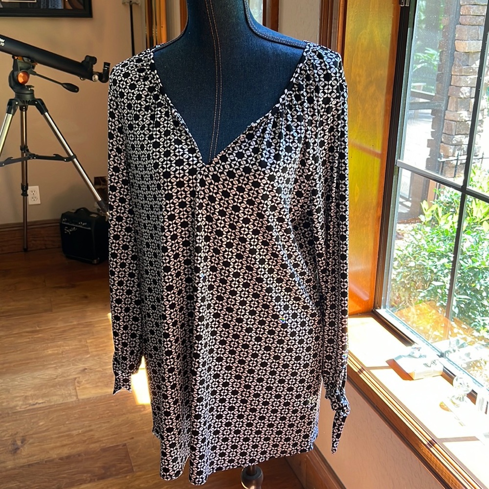 Comfortable long sleeve, mud pie shirt wear with a pair of leggings